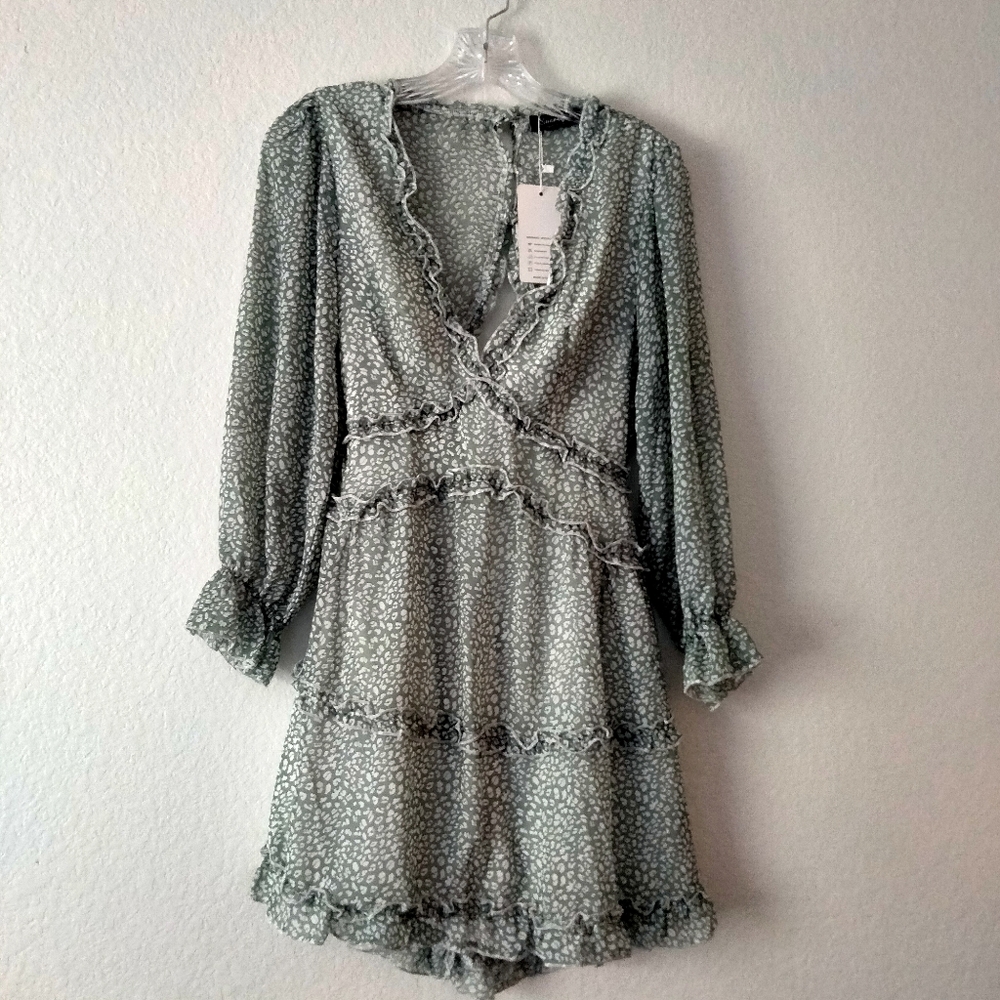 Sucrefas Dress Size S Sage Green White Plunging V neck Lined Open Back Prairie